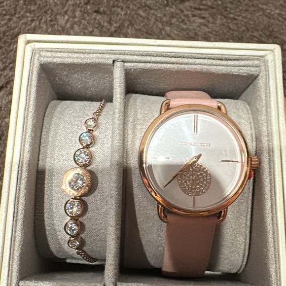 MICHAEL KORS PINK WATCH AND BRACELET SET - Picture 1 of 2